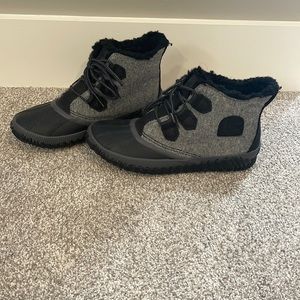 Sorel Out N About Boots, Gray and Black, Size 9